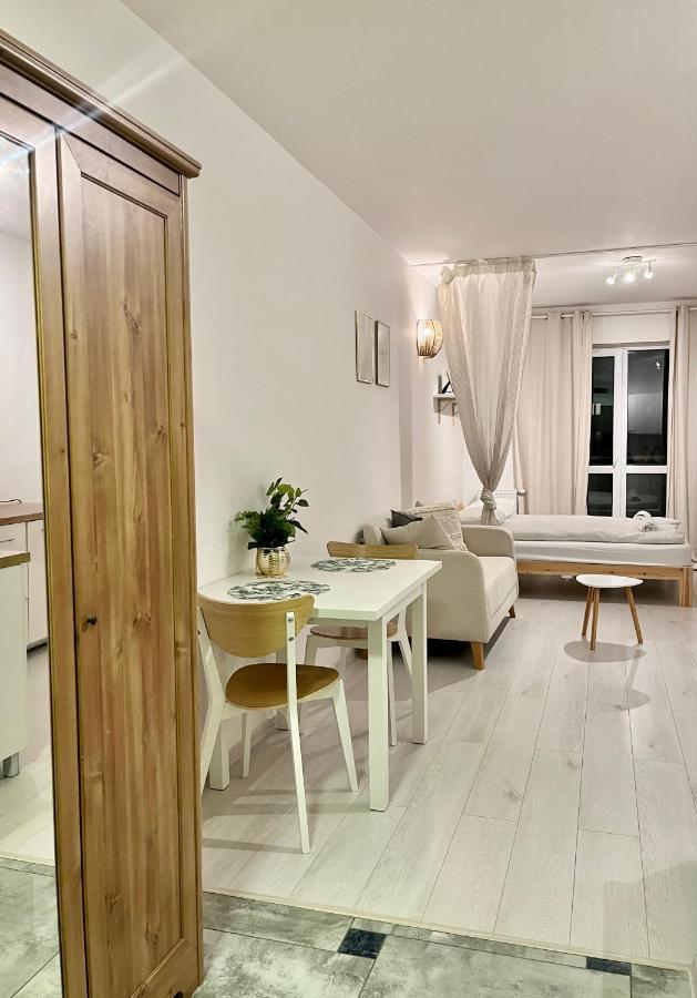 Apartment Inside Pola Karolinskie Warschau
